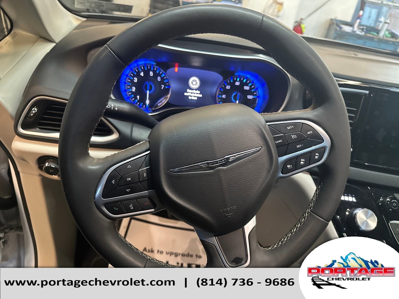 Used 2024 Chrysler Pacifica Touring-L image 16