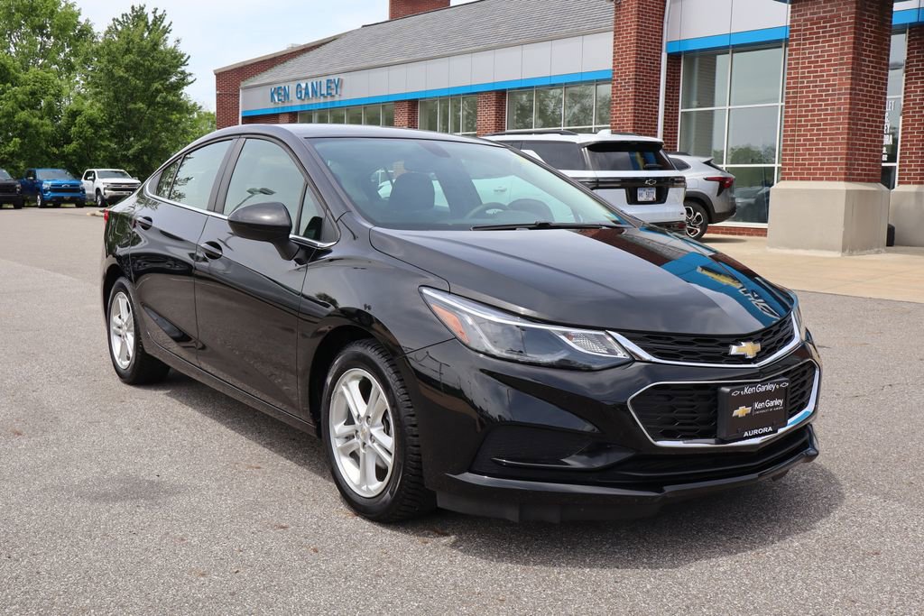 Used 2018 Chevrolet Cruze LT FWD image 2