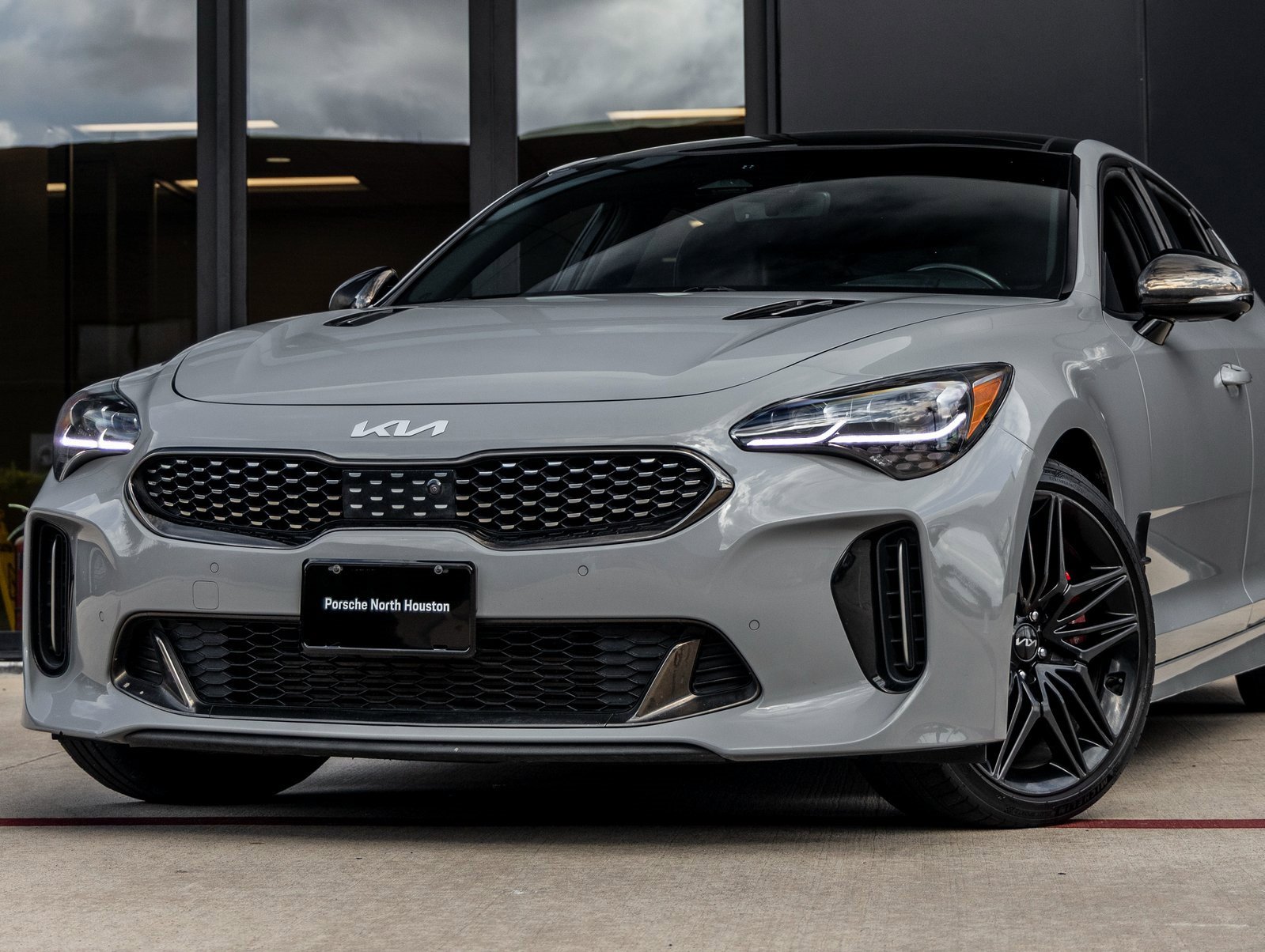 Used 2022 Kia Stinger GT2 image 3