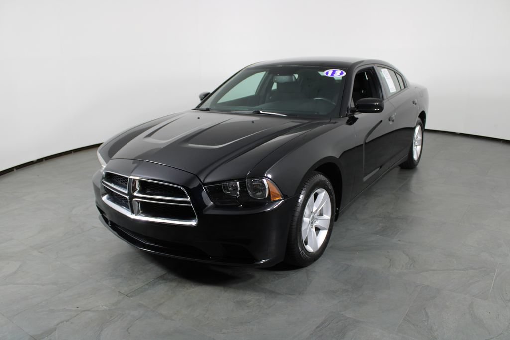 Used 2013 Dodge Charger SE w/ Connectivity Group RWD image 2