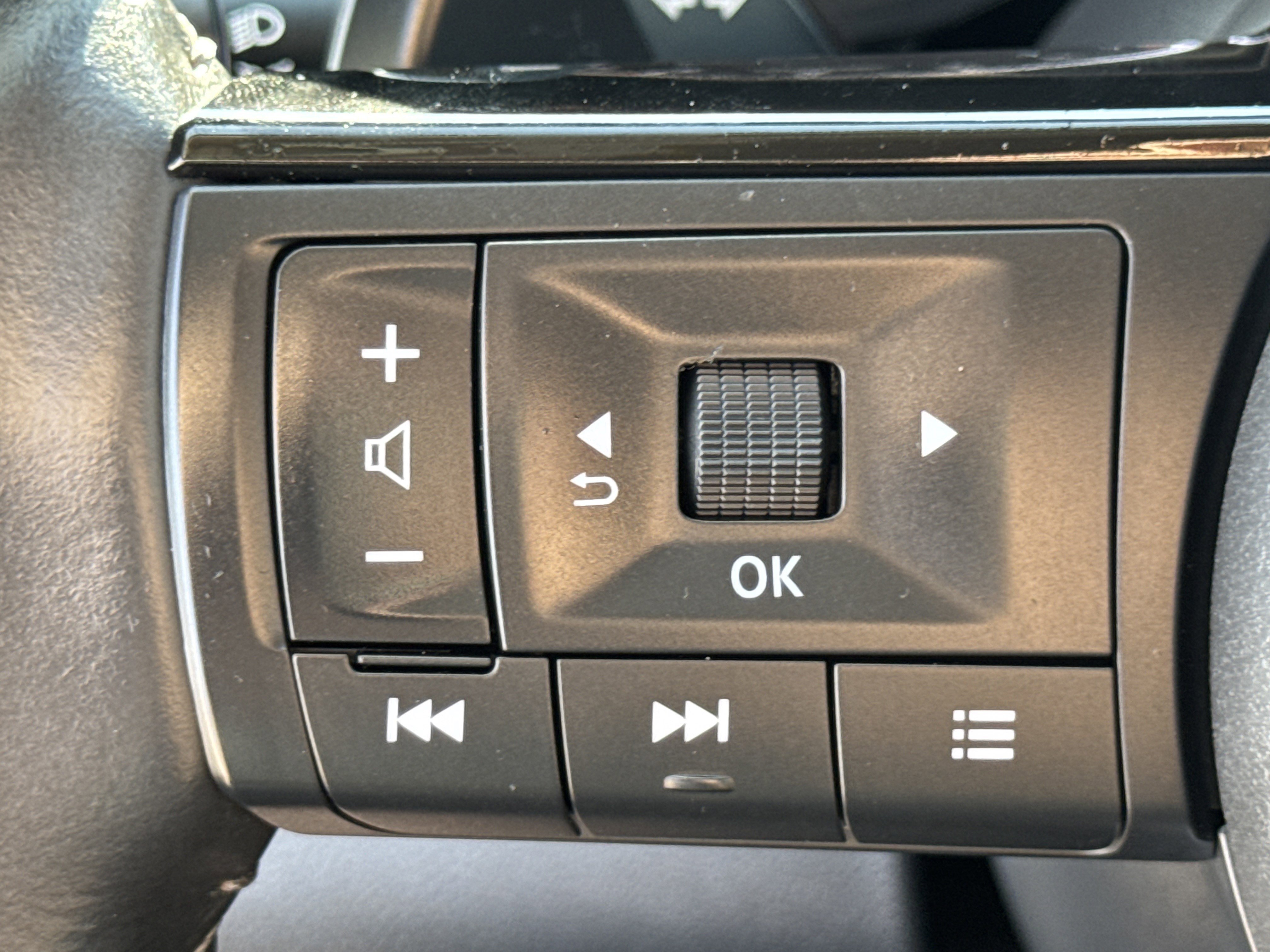 Used 2025 Nissan Pathfinder SL image 23