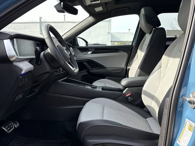 Certified 2025 Volkswagen Tiguan SE R-Line image 12