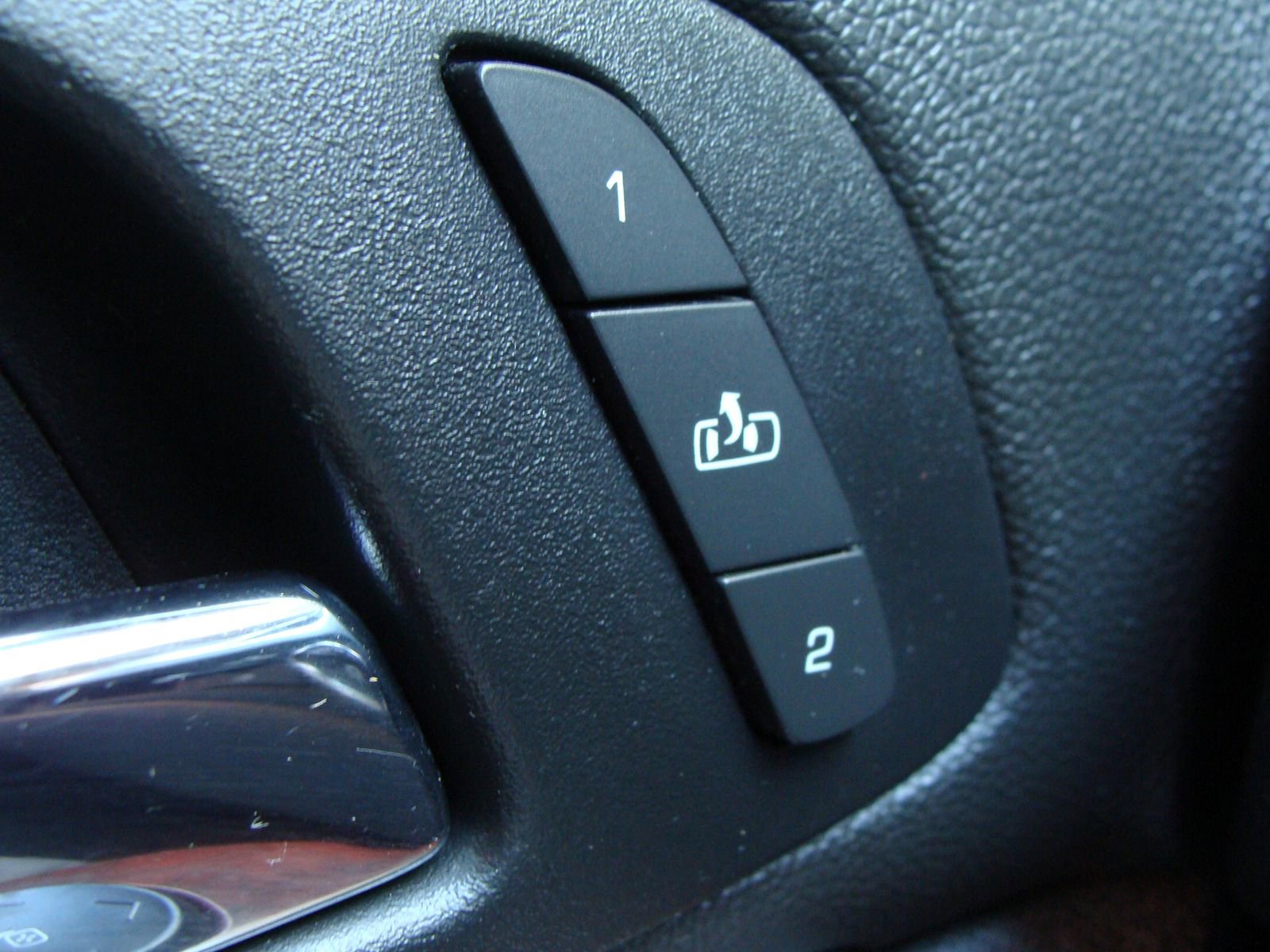 Used 2012 Cadillac Escalade ESV Luxury AWD/4WD image 28