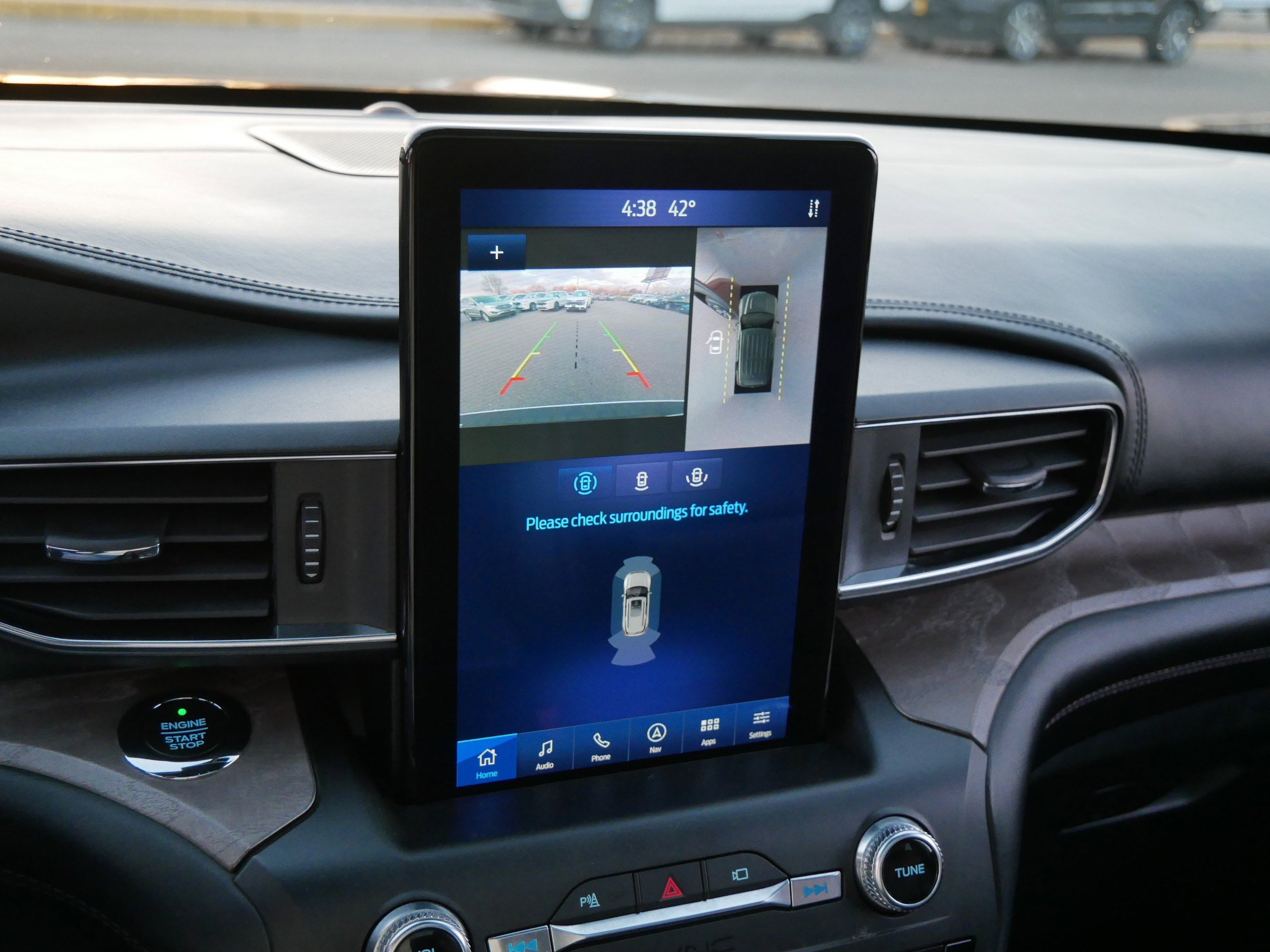 Certified 2020 Ford Explorer Platinum w/ Premium Technology Package image 33