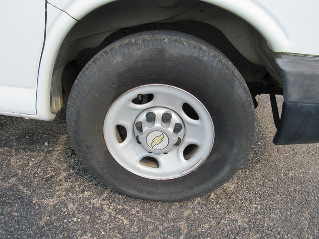 Used 2013 Chevrolet Express 2500 RWD image 10