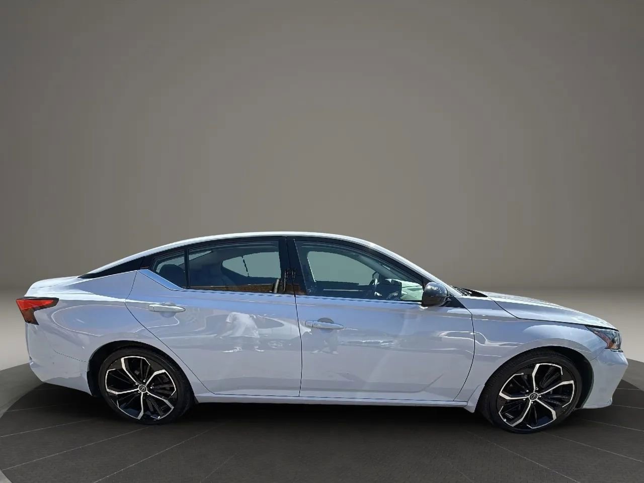 Used 2024 Nissan Altima 2.5 SR w/ SR Premium Package image 4