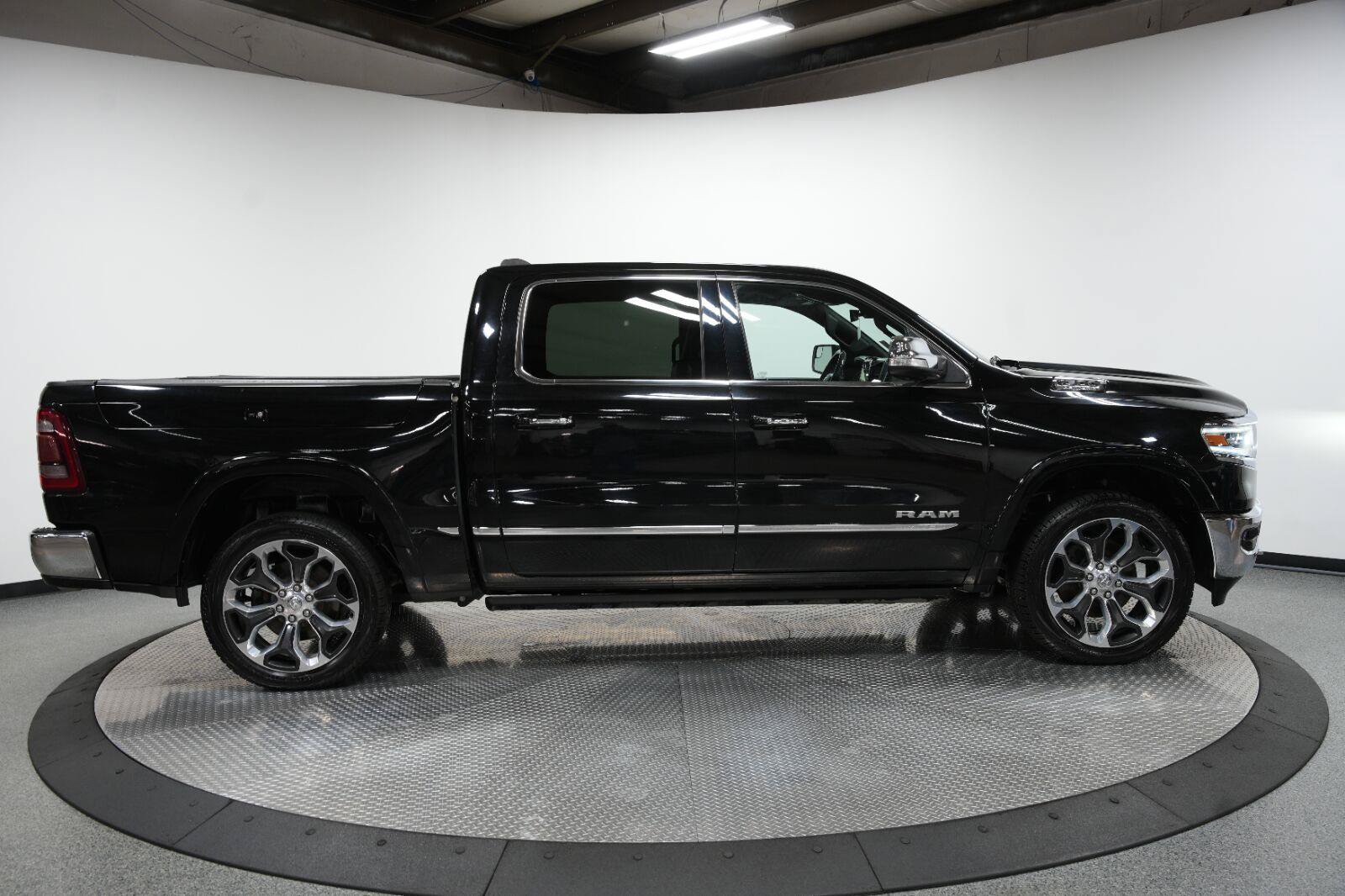 Used 2019 RAM 1500 Limited AWD/4WD image 12