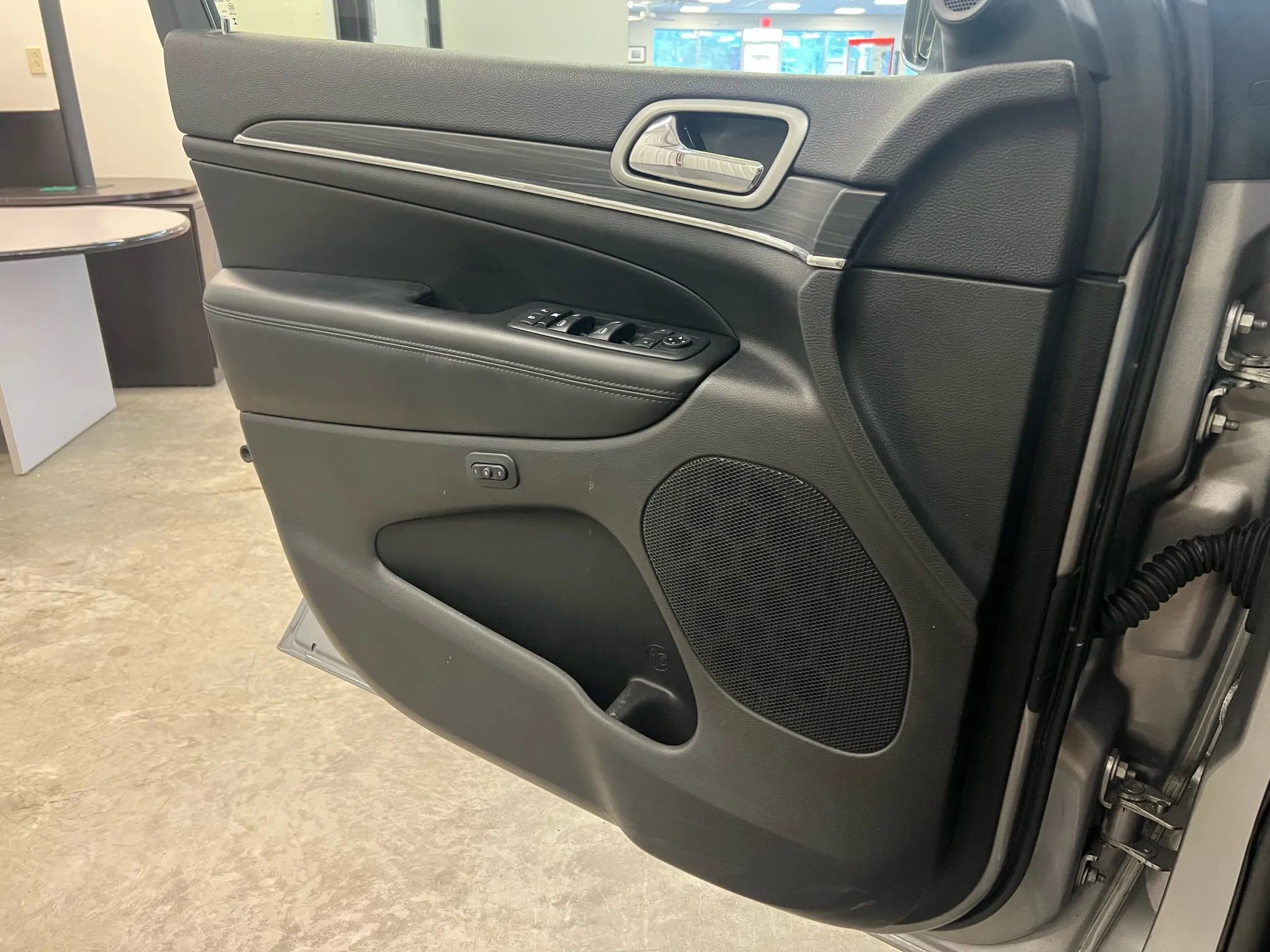 Used 2019 Jeep Grand Cherokee Limited image 18