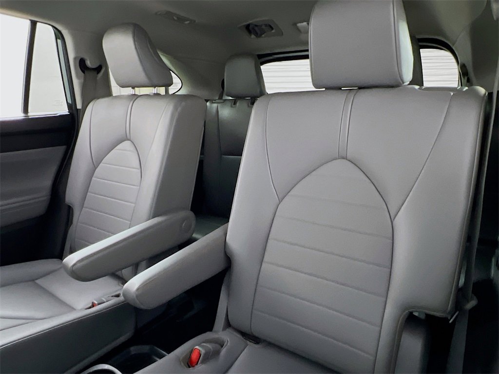 Used 2021 Toyota Highlander XLE image 20