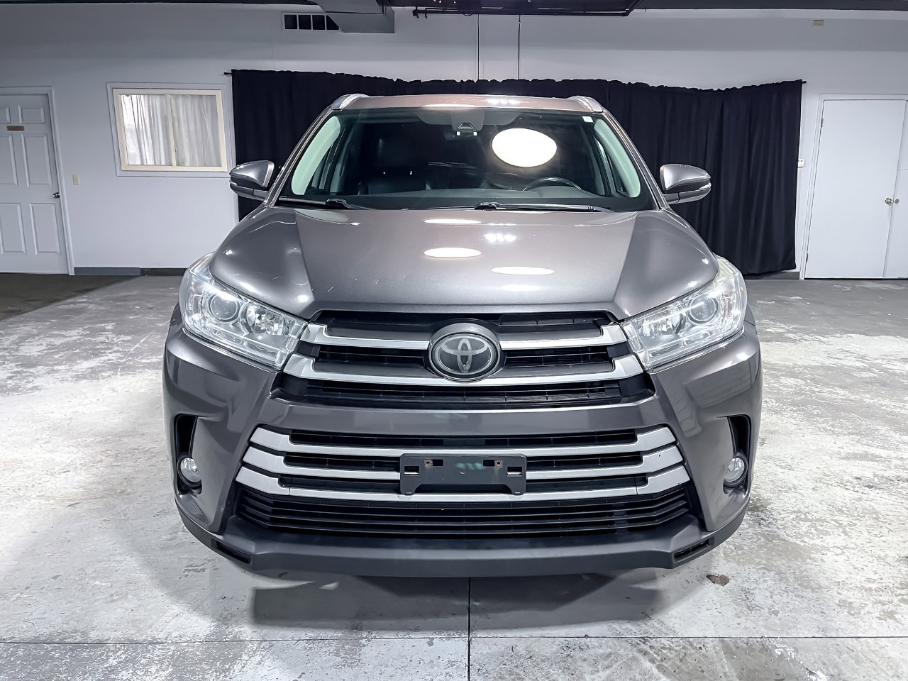 Used 2018 Toyota Highlander XLE image 3