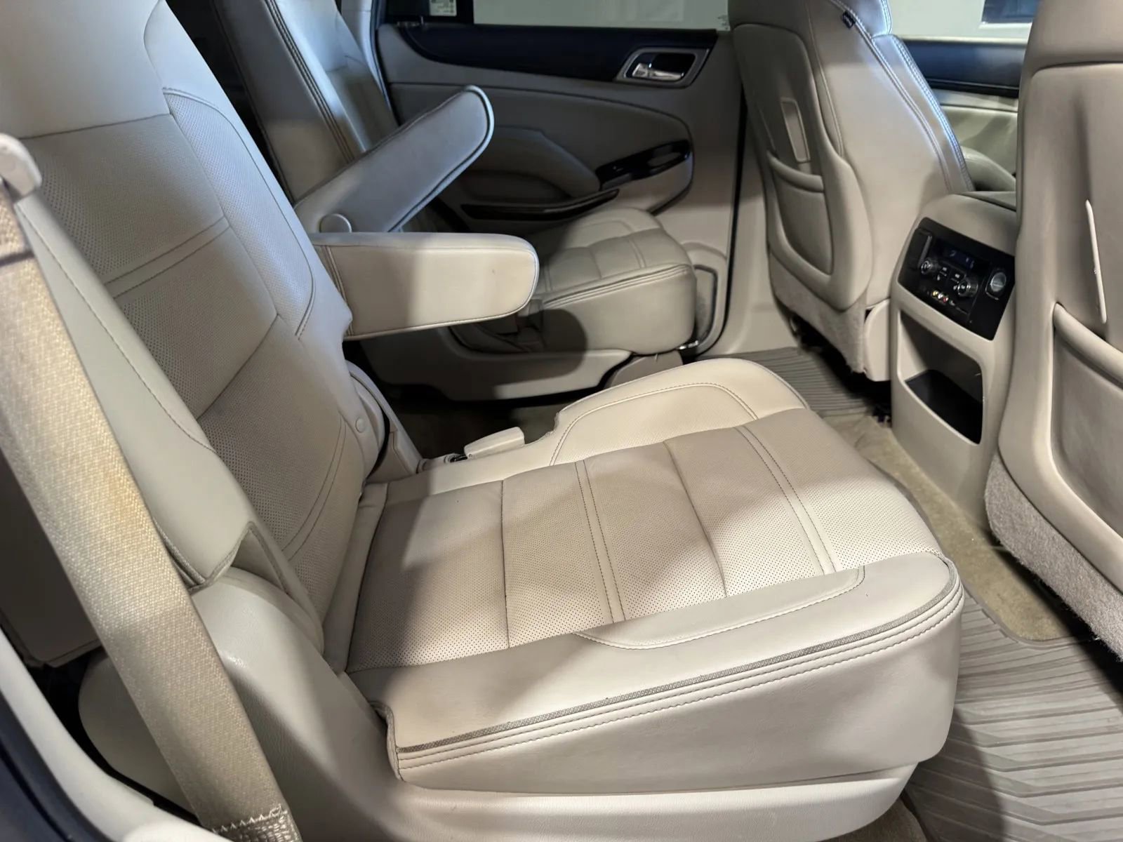 Used 2016 GMC Yukon Denali w/ Open Road Package AWD/4WD image 8