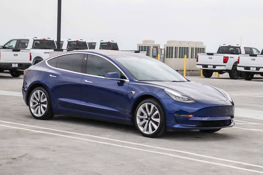 Used 2018 Tesla Model 3 Mid Range RWD image 3