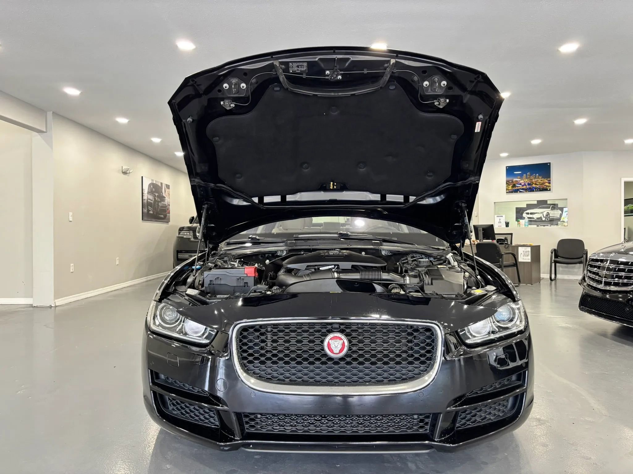 Used 2017 Jaguar XE Premium image 46