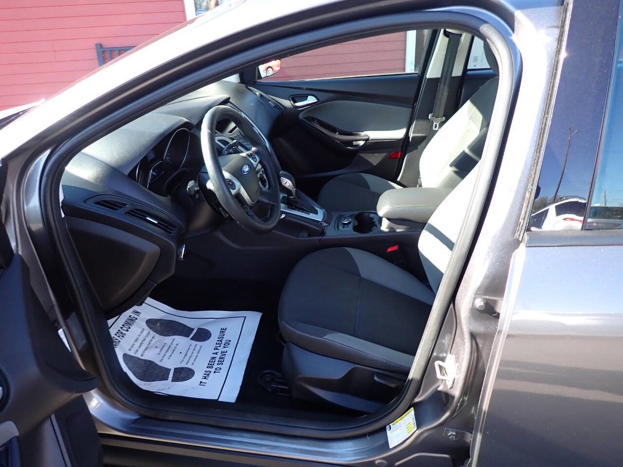 Used 2014 Ford Focus SE w/ SE Winter Package FWD image 7