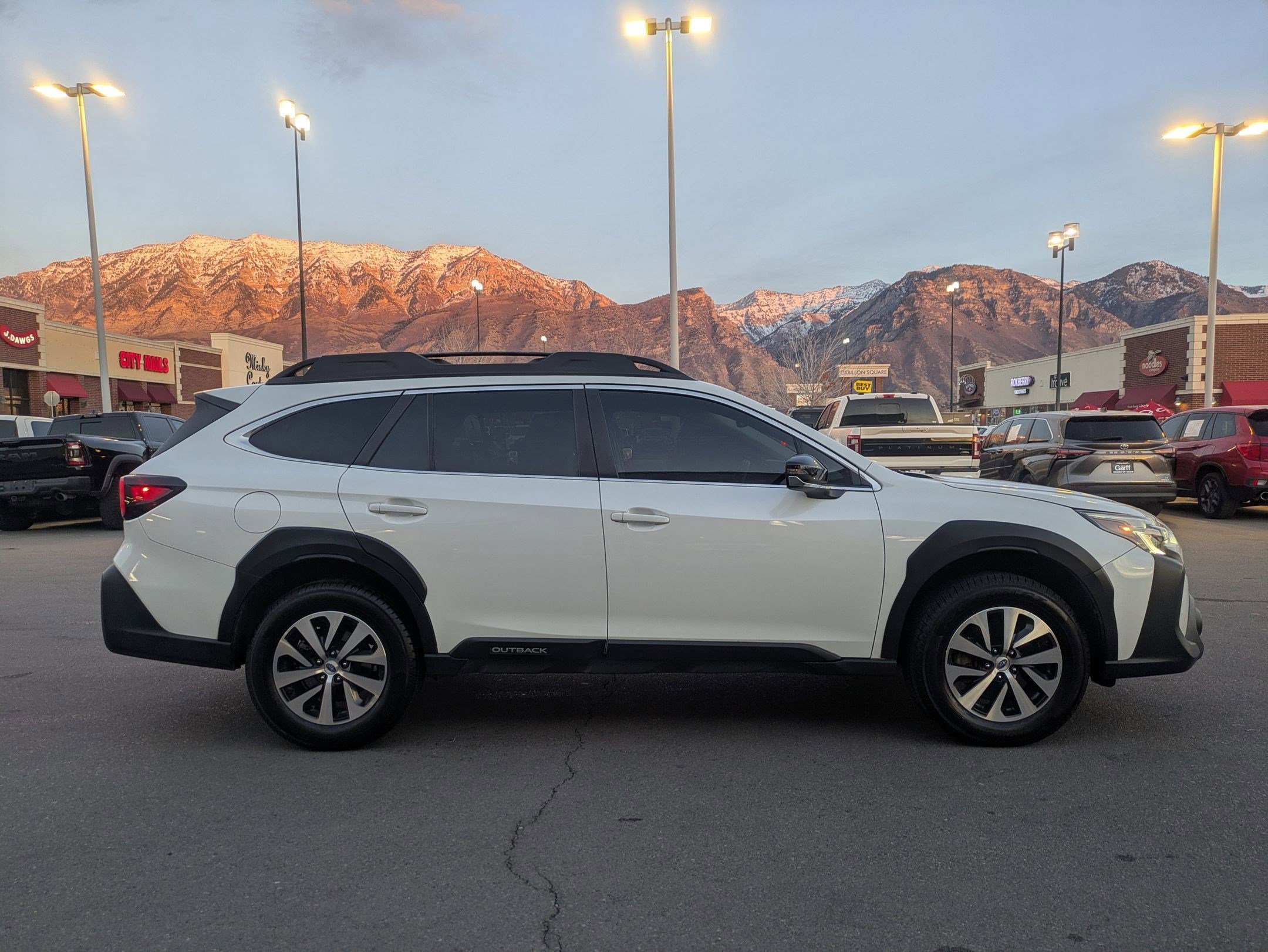 Used 2023 Subaru Outback Premium image 2