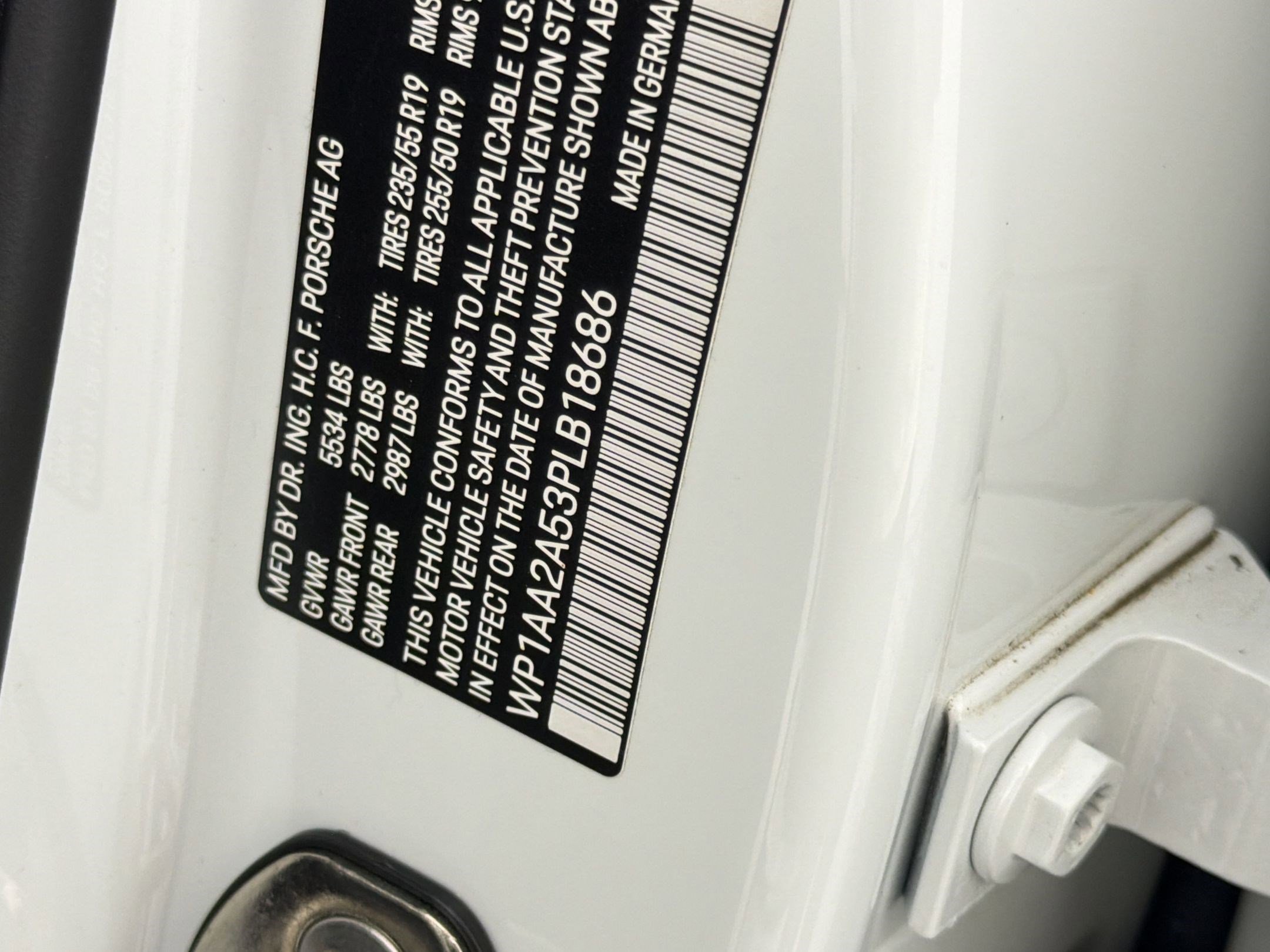 Certified 2023 Porsche Macan AWD/4WD image 27