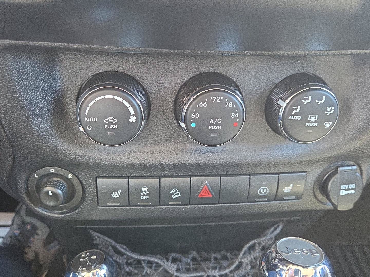 Used 2014 Jeep Wrangler Sahara AWD/4WD image 27