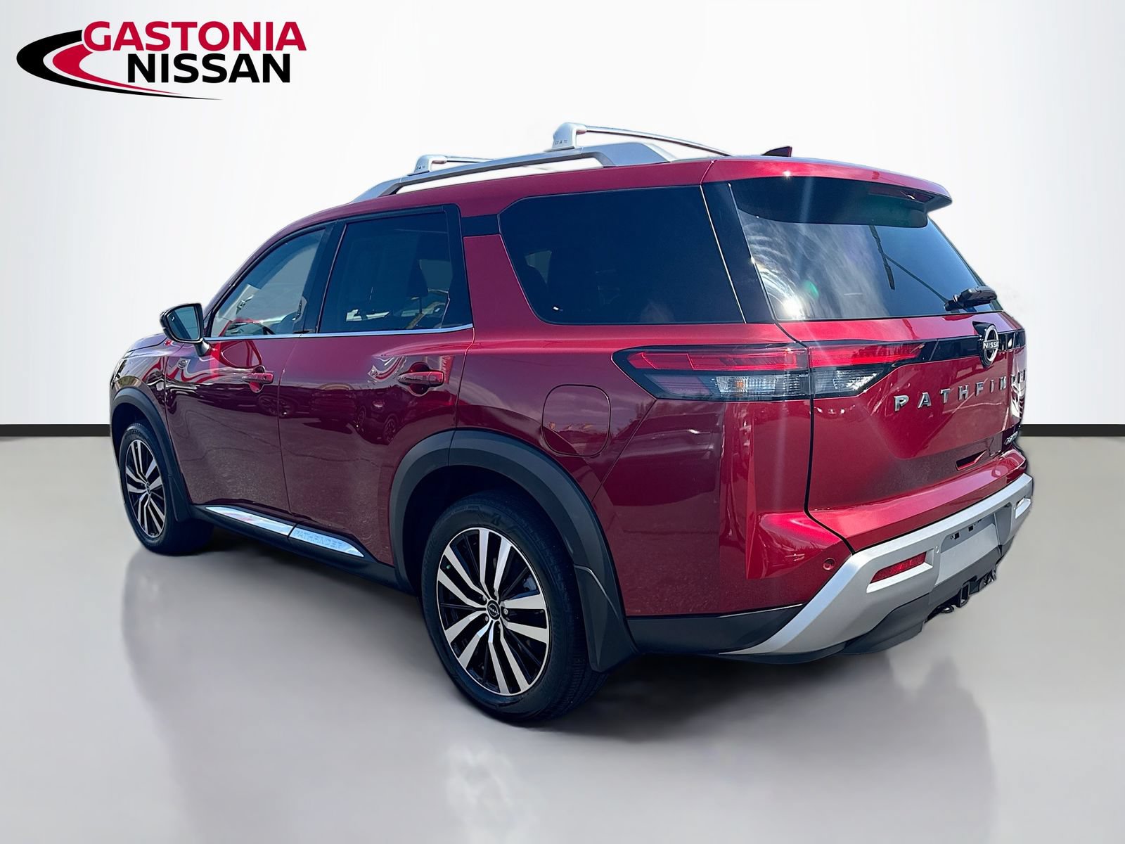 Used 2024 Nissan Pathfinder Platinum w/ Cargo Package FWD image 6