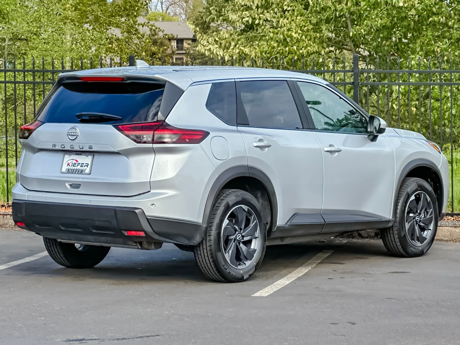 Used 2025 Nissan Rogue SV image 3