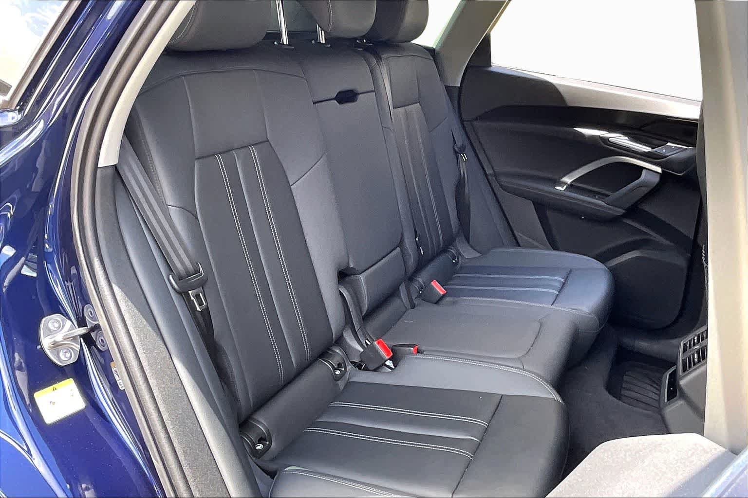 Used 2025 Audi Q5 Premium w/ Convenience Package AWD/4WD image 19