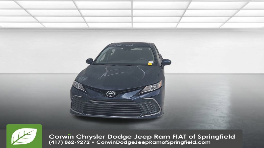 Used 2021 Toyota Camry LE image 5