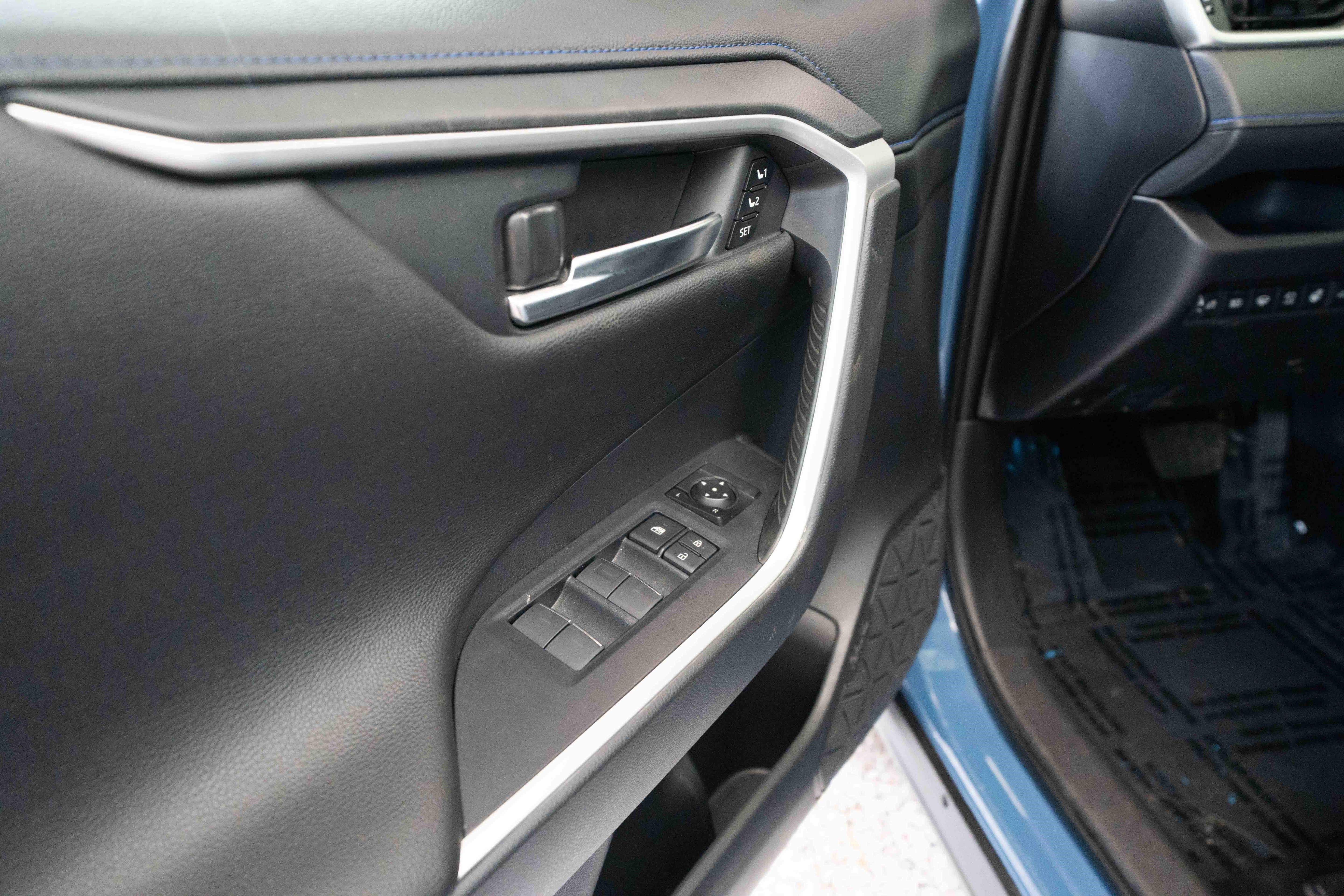 Used 2022 Toyota RAV4 XSE AWD/4WD image 7