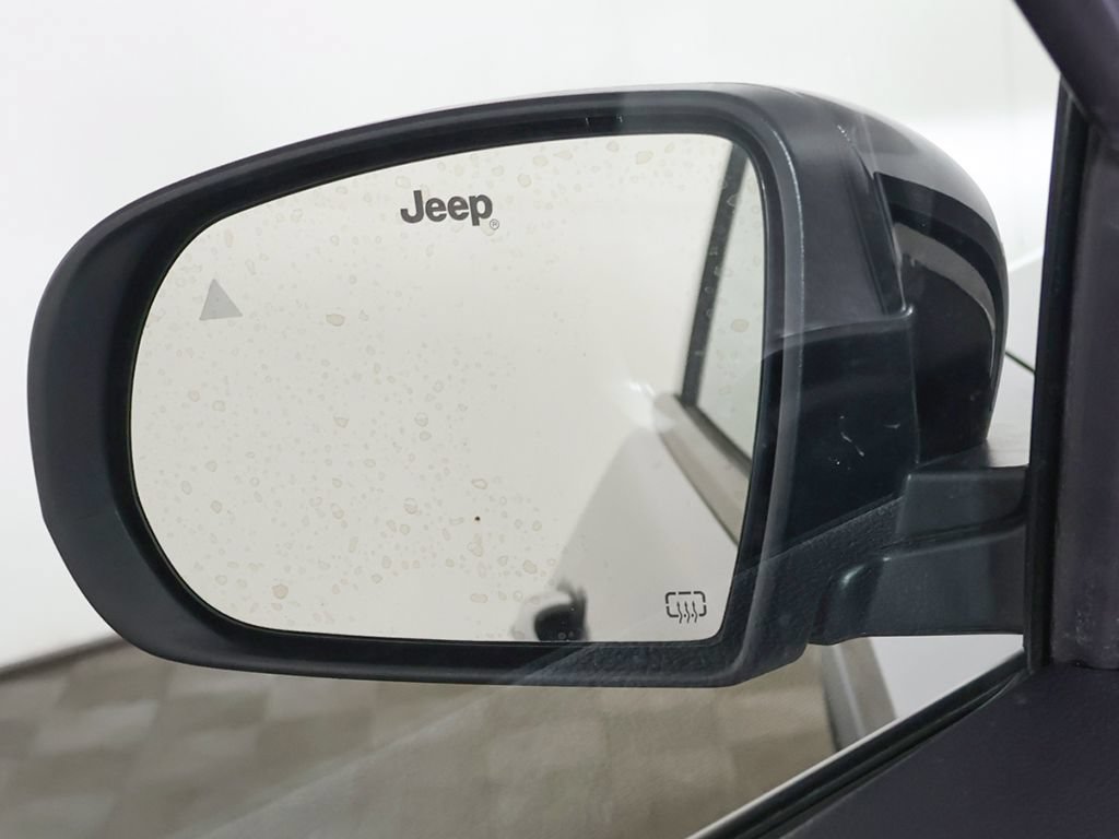 Used 2023 Jeep Compass Latitude AWD/4WD image 31