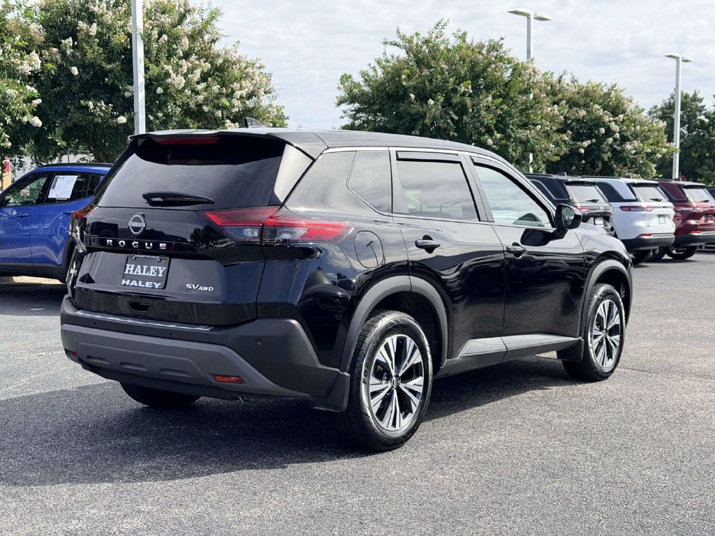 Used 2023 Nissan Rogue SV AWD/4WD image 2