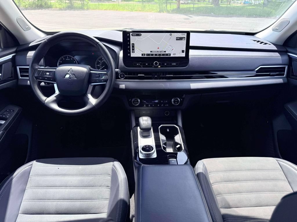 Used 2025 Mitsubishi Outlander SE FWD image 16