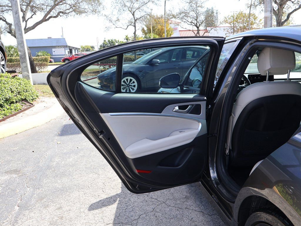 Used 2023 Genesis G70 2.0T w/ Sport Prestige Package image 24