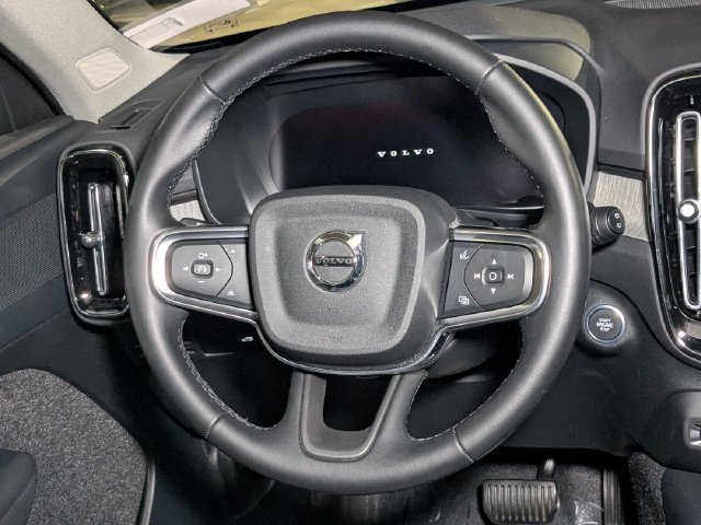 New 2025 Volvo XC40 B5 Core w/ Protection Package Premier AWD/4WD image 17