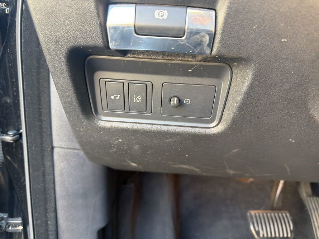 Used 2018 Jaguar E-PACE SE image 22