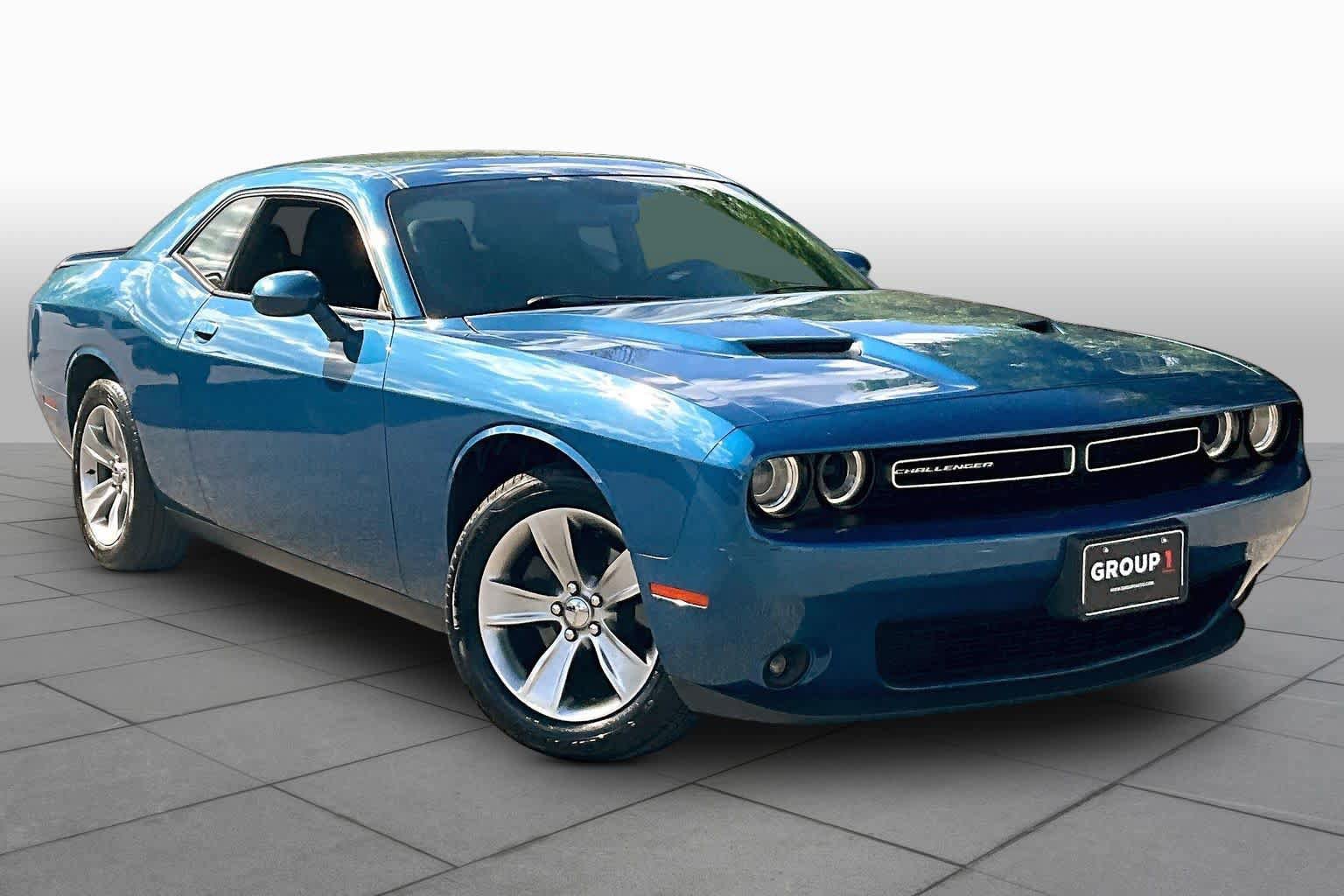 Used 2020 Dodge Challenger SXT w/ Driver Convenience Group RWD image 3