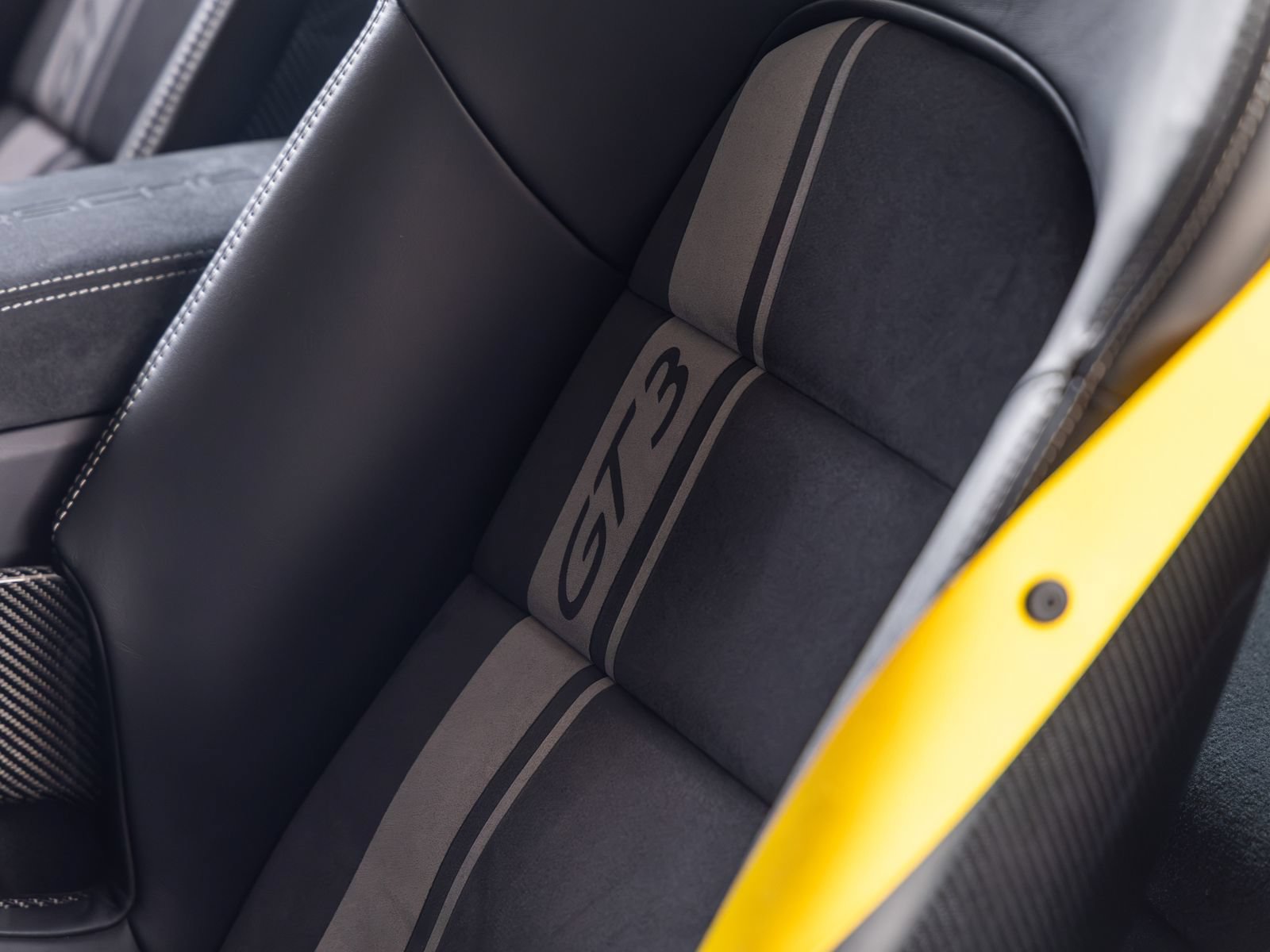 Certified 2018 Porsche 911 GT3 RWD image 33