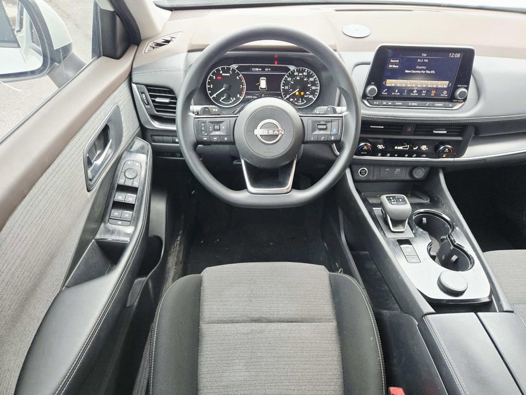 Used 2023 Nissan Rogue SV image 10