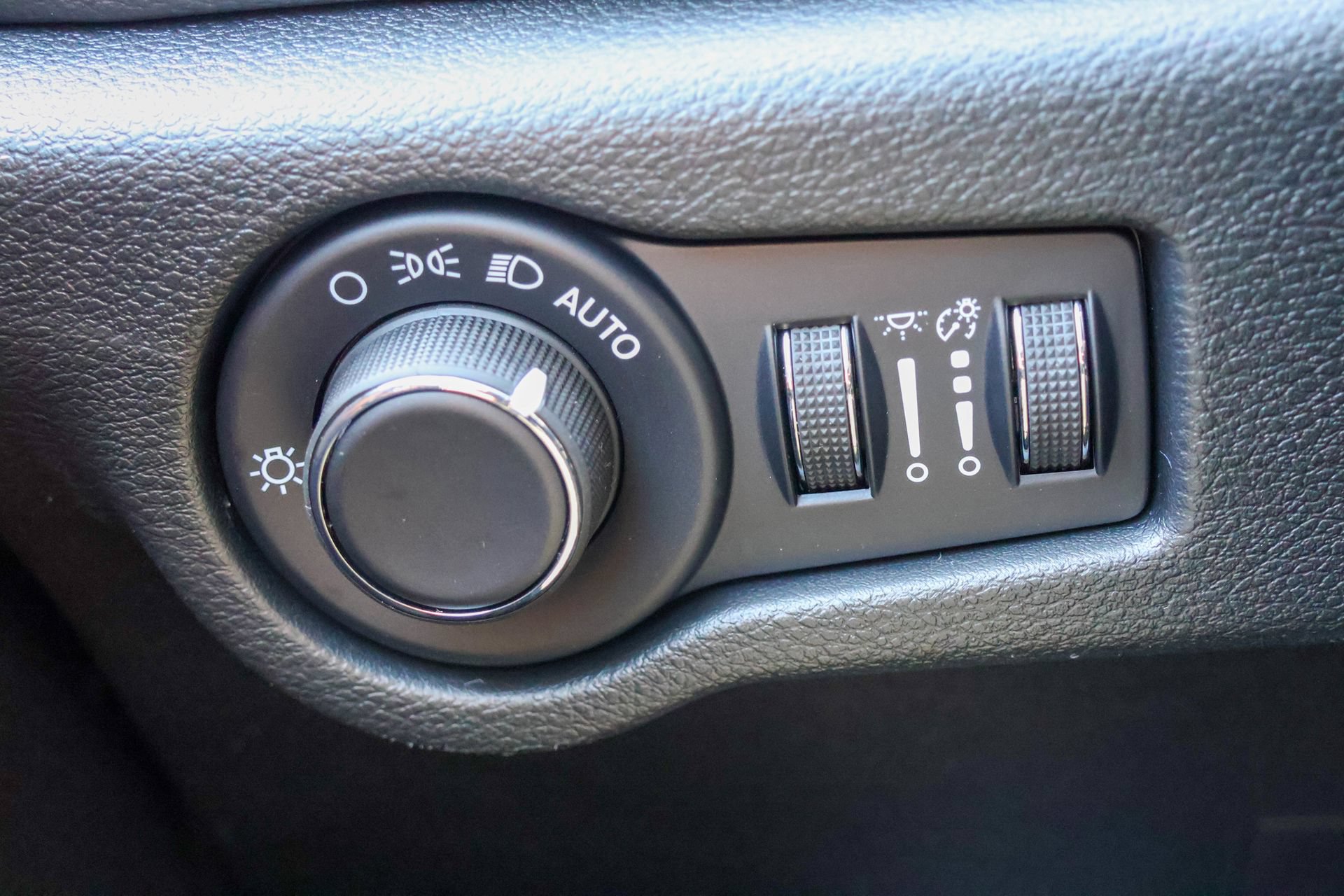 New 2027 Chrysler Pacifica Select FWD image 29