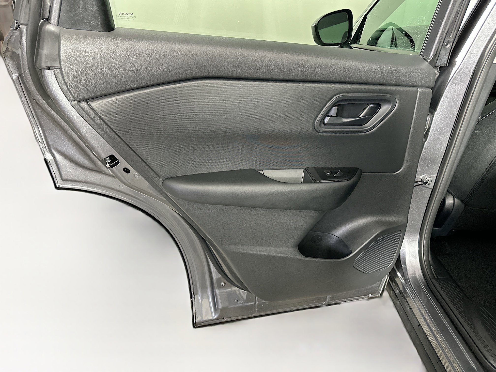 Used 2025 Nissan Rogue S image 26