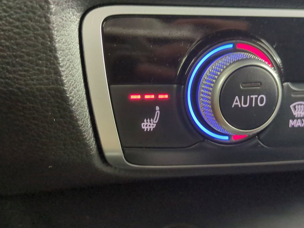 Used 2020 Audi Q3 2.0T Premium w/ Convenience Package image 28