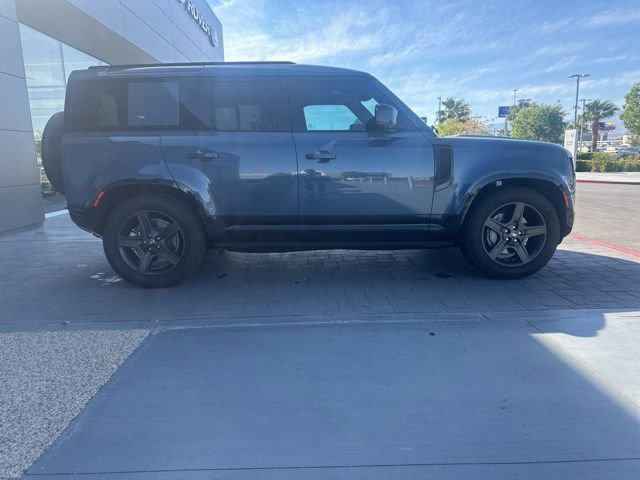 Used 2024 Land Rover Defender 110 X-Dynamic SE image 4