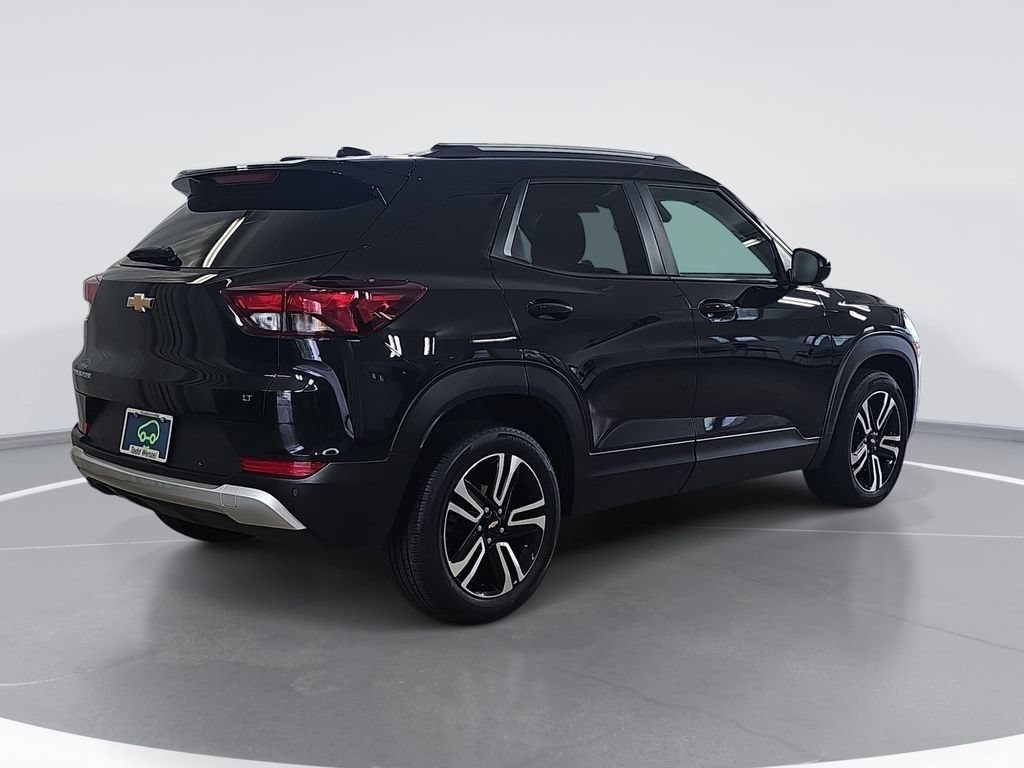 Certified 2024 Chevrolet TrailBlazer LT w/ Driver Confidence Package FWD image 3