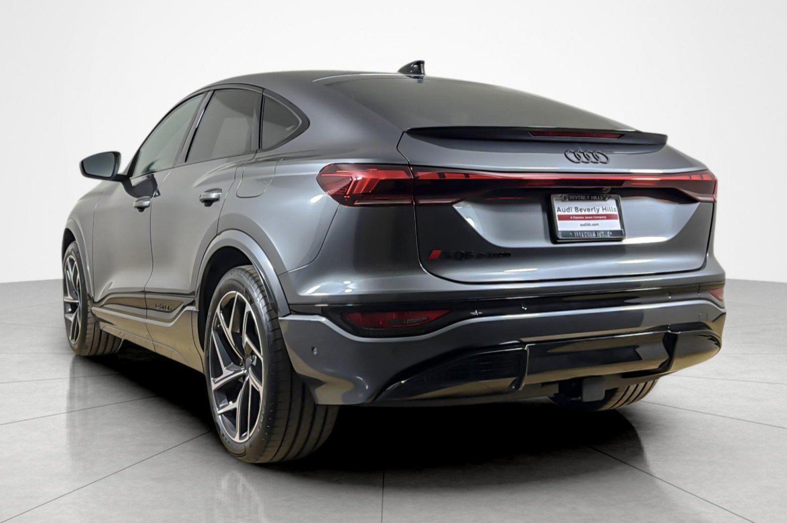 New 2027 Audi SQ6 e-tron Premium Plus AWD/4WD image 4