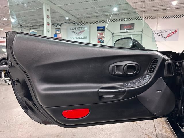 Used 2004 Chevrolet Corvette Convertible w/ Preferred Equipment Group RWD image 13