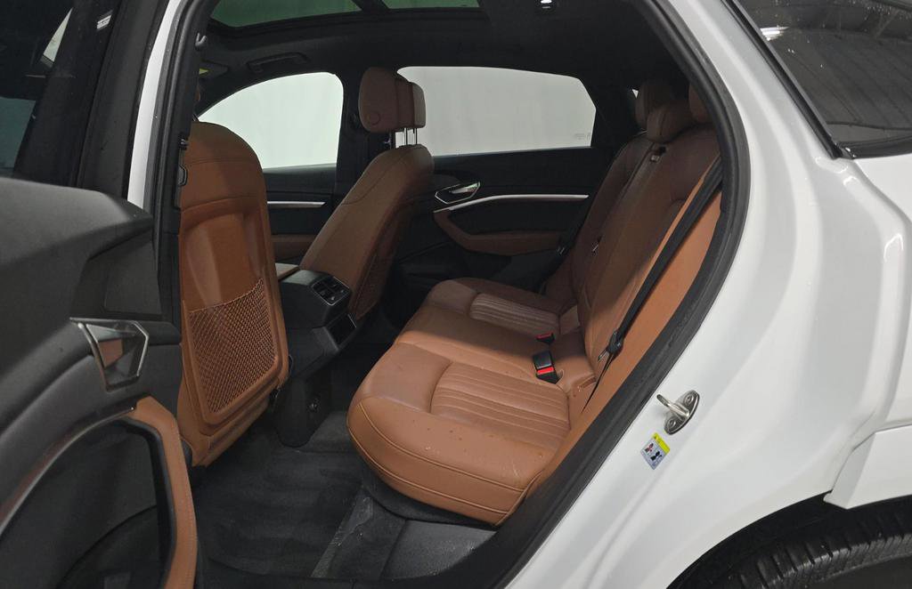 Used 2024 Audi Q8 e-tron Premium Plus image 11