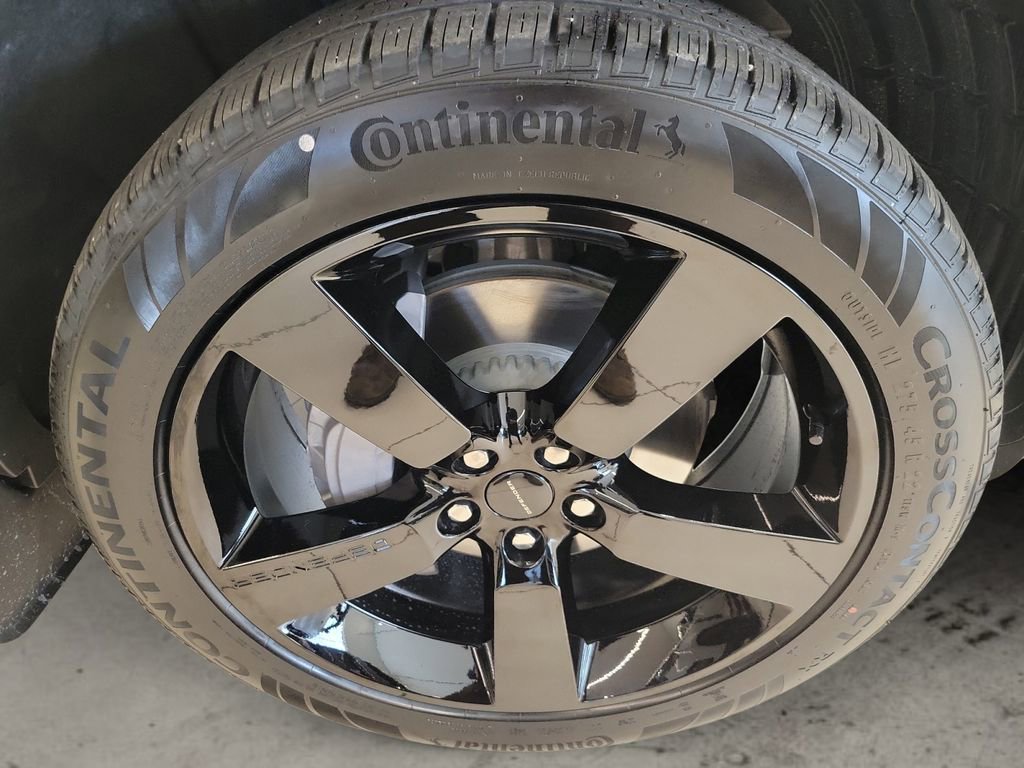 New 2026 Land Rover Defender 110 S image 11