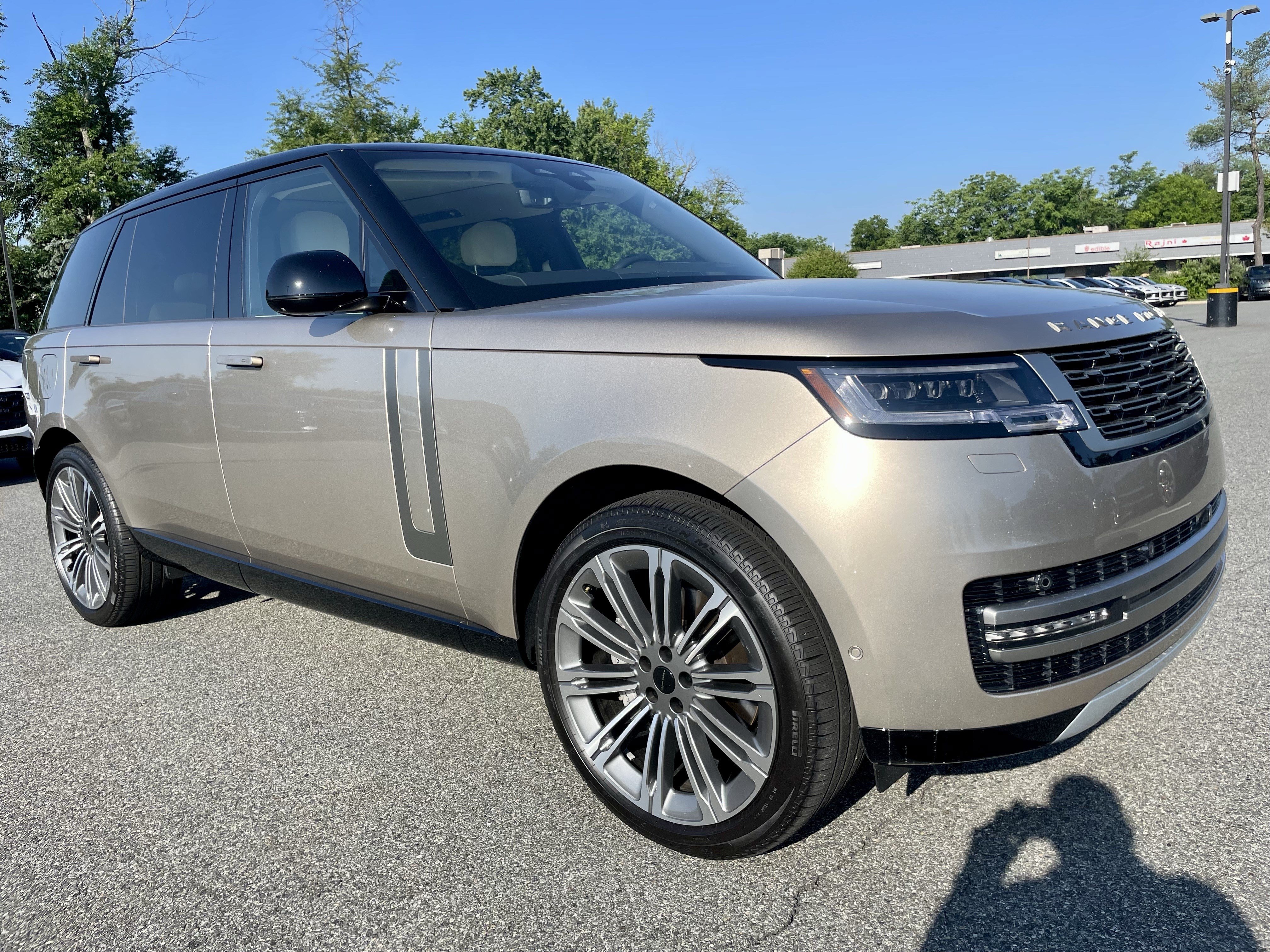 Used 2026 Land Rover Range Rover Long Wheelbase SE AWD/4WD image 3