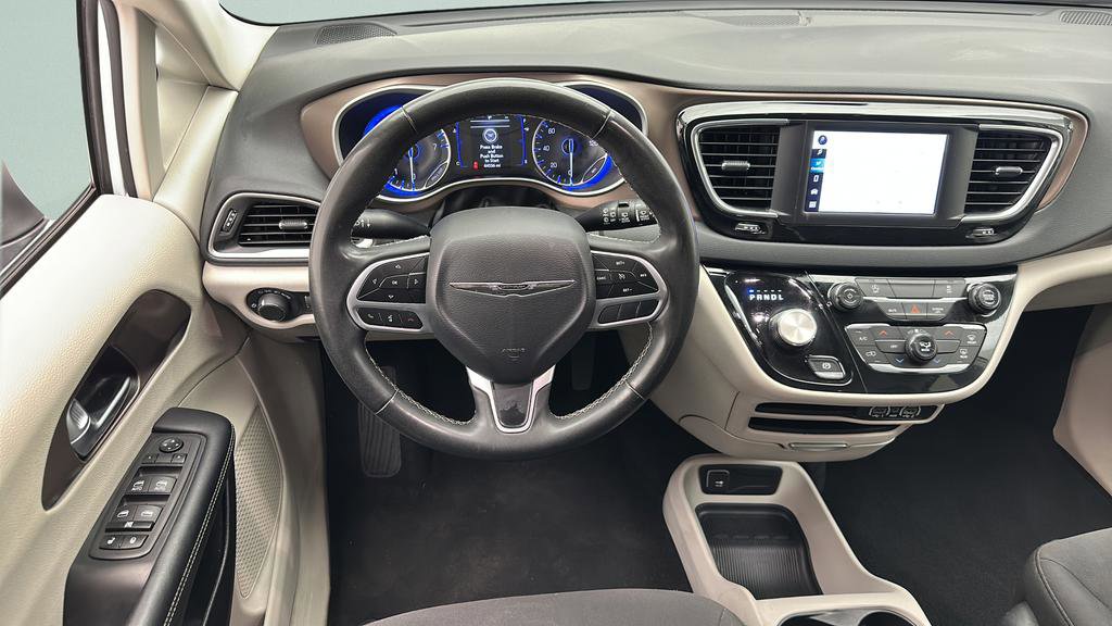 Used 2023 Chrysler Voyager LX FWD image 11