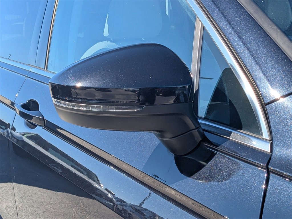 Used 2020 Volkswagen Tiguan SEL image 9