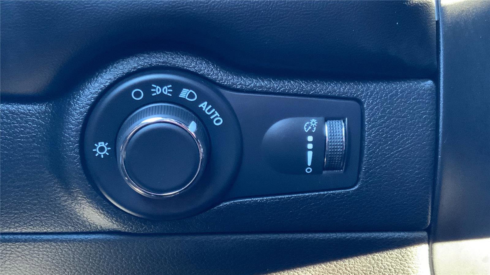 Used 2024 Dodge Durango GT AWD/4WD image 17
