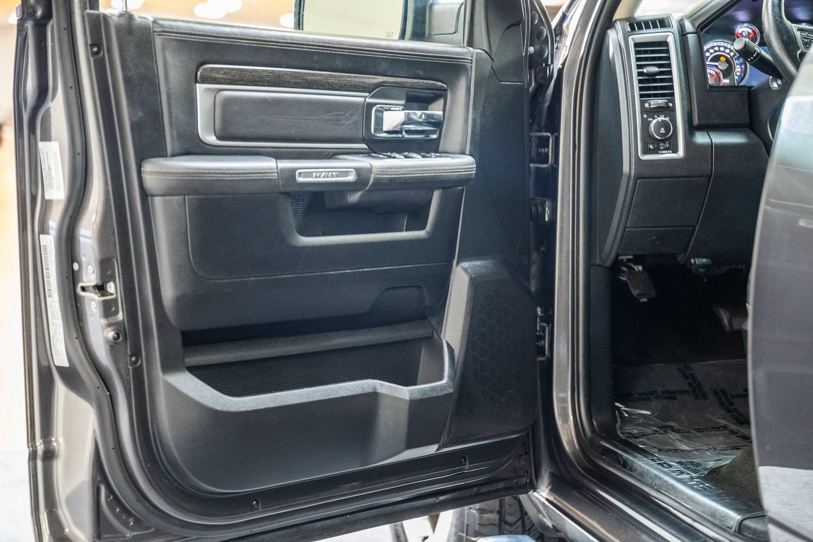 Used 2015 RAM 1500 Limited AWD/4WD image 44