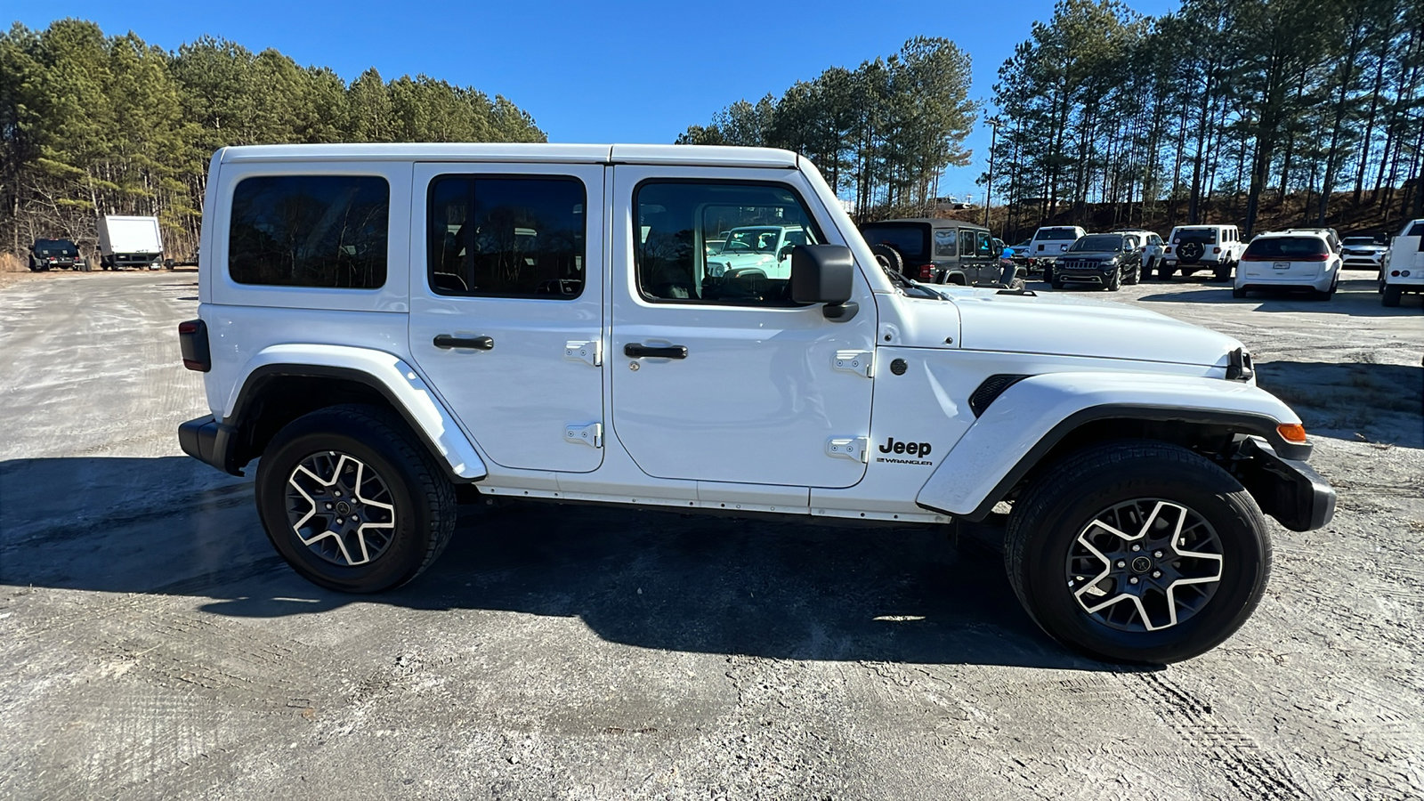 Used 2025 Jeep Wrangler Sahara image 7
